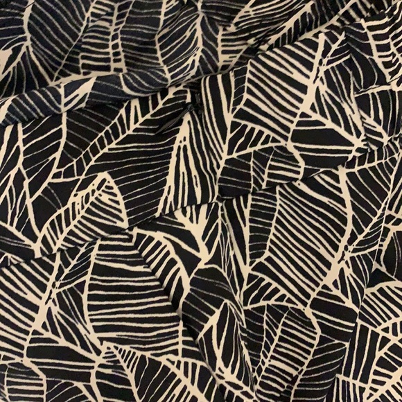 Anne Taylor LOFT black & white dress shorts - Picture 4 of 4